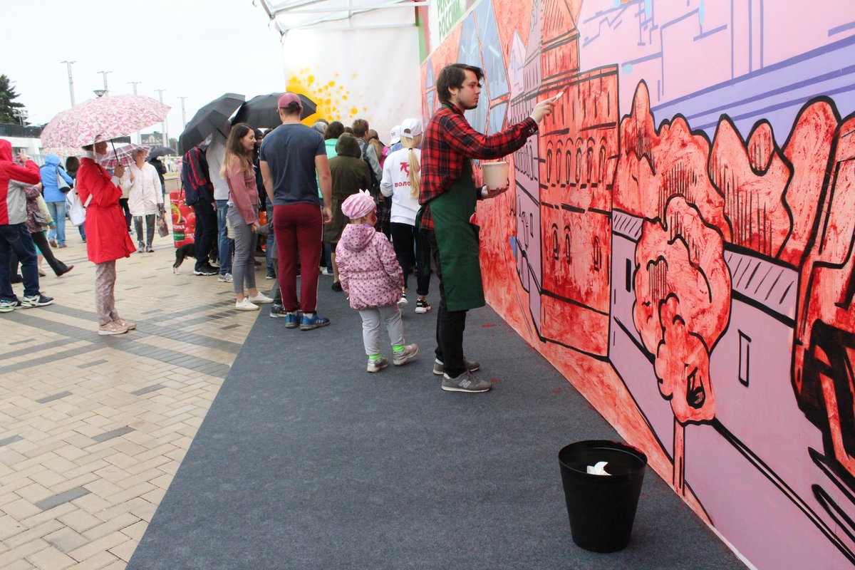Самое большое граффити из томатной пасты начали создавать в Нижнем Новгороде - фото 3