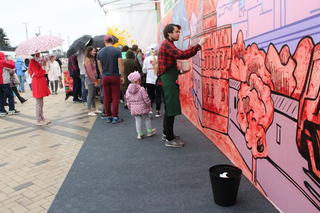 Самое большое граффити из томатной пасты начали создавать в Нижнем Новгороде - фото 8
