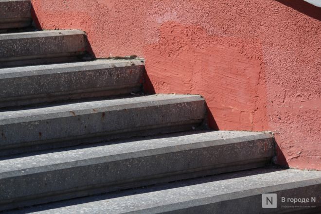 Опасные лестницы и разбитая брусчатка: что не успели отремонтировать  в Нижем Новгороде после зимы - фото 30