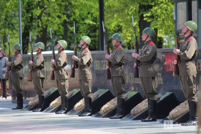 Без парада и салюта: как прошел День Победы в Нижнем Новгороде — фоторепортаж - фото 161