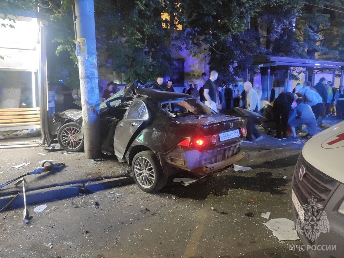 Раскрыты новые подробности смертельного ДТП на остановке на Бекетова - фото 1