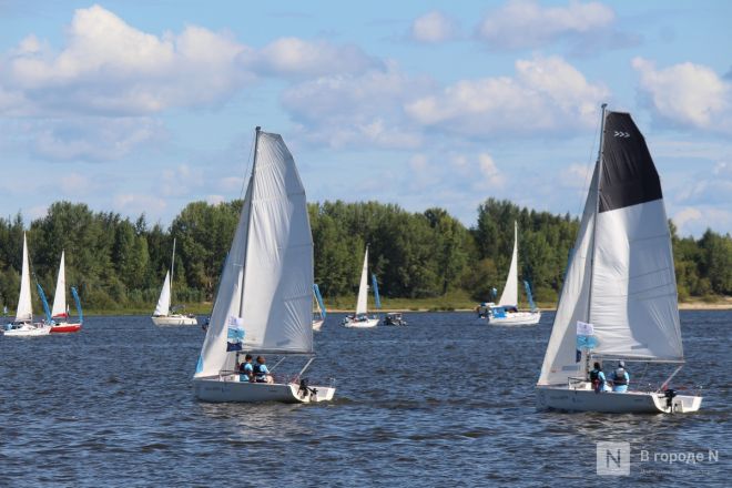 75 яхт и более 500 сапов вышли на Волгу в Нижнем Новгороде в День города - фото 24